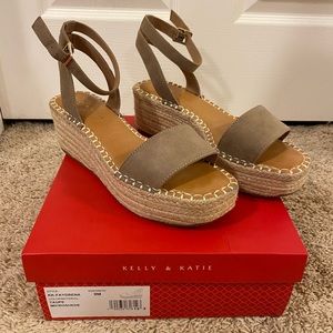 Kelly & Katie Sandal/Wedge